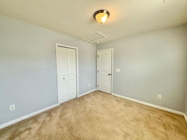 Building Photo - 390 Fieldspar Ln