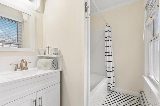 Building Photo - 90 Main St