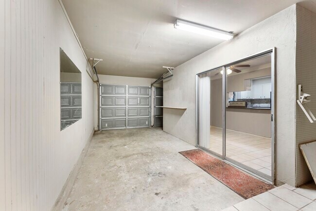 Building Photo - 1010 E Red Cedar Cir