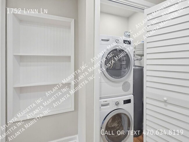 Building Photo - 1752 Lynn Ln