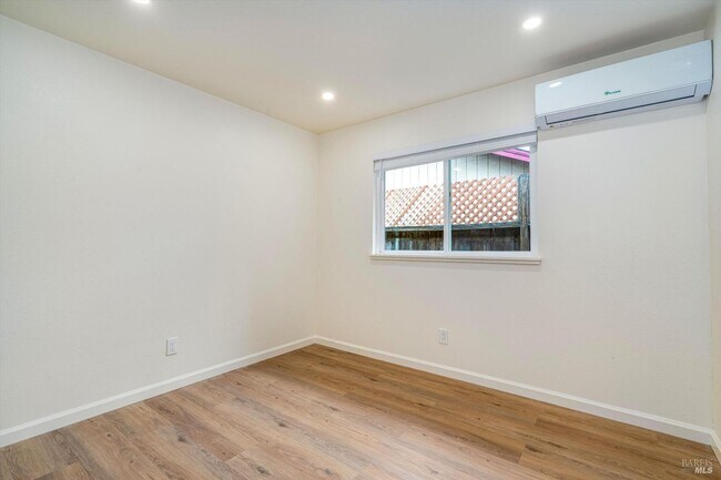 Building Photo - 310 Boyce St