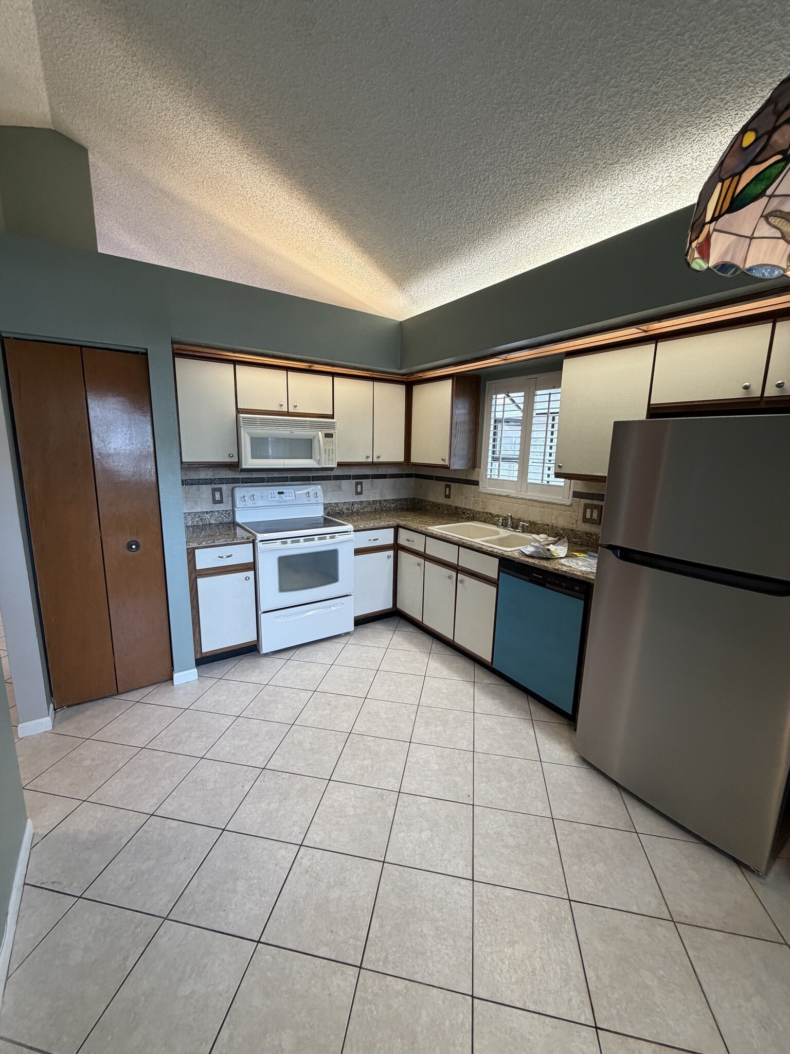 Building Photo - 3 Bed/2 Bath