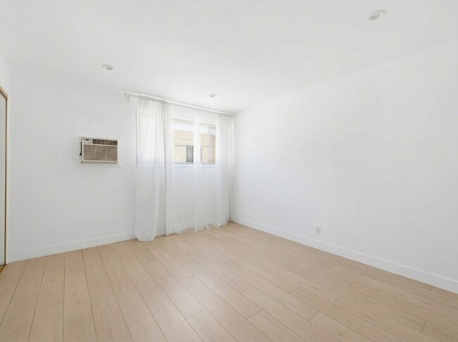 Building Photo - 337 Rexford Dr