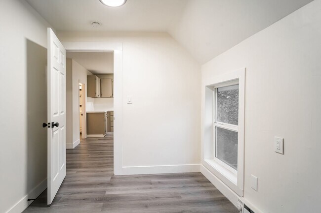 Building Photo - 135NE