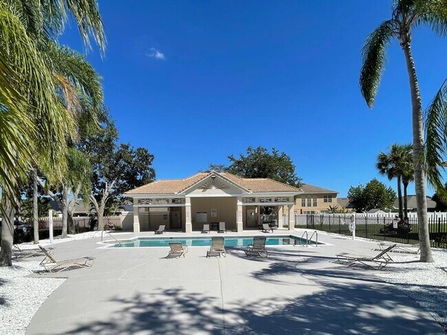 Building Photo - 13301 Fairway Glen Dr