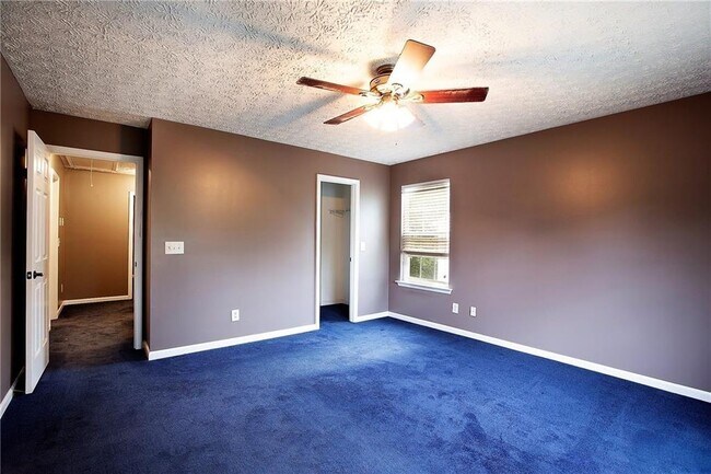 Building Photo - 312 Pieris Dr