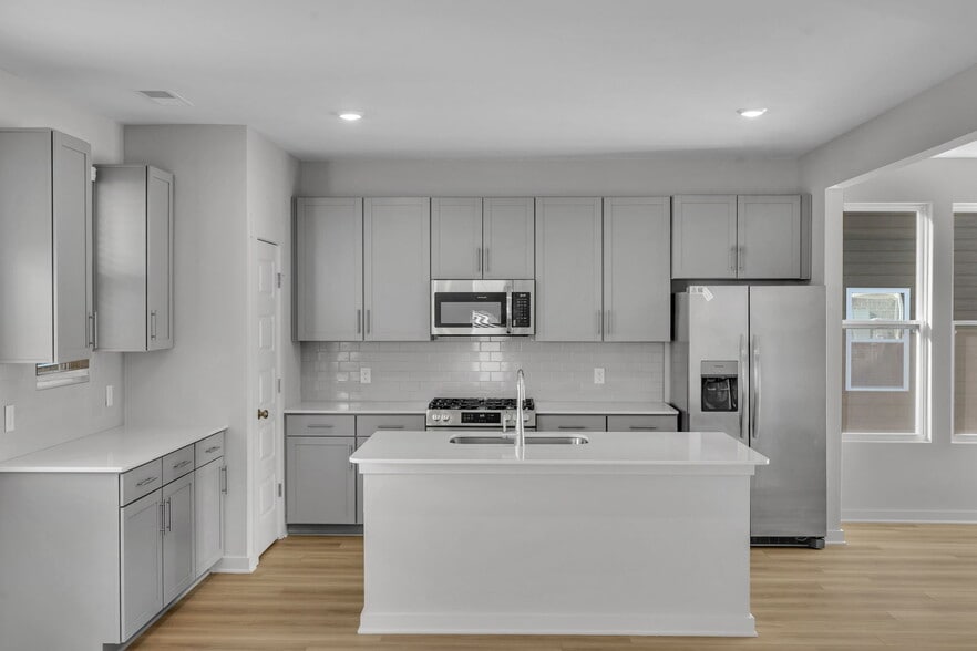 Building Photo - 361 Euclid Dr