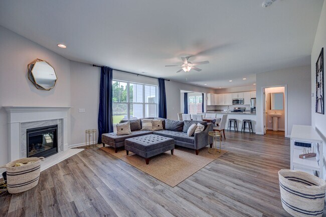 Building Photo - Luxurious 3 bedrooms 2.5 bath home in Nort...