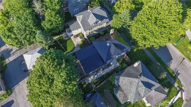 Building Photo - 216 Park Dr W