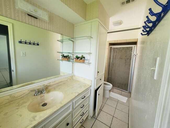 Building Photo - 12111 Pompano Ln