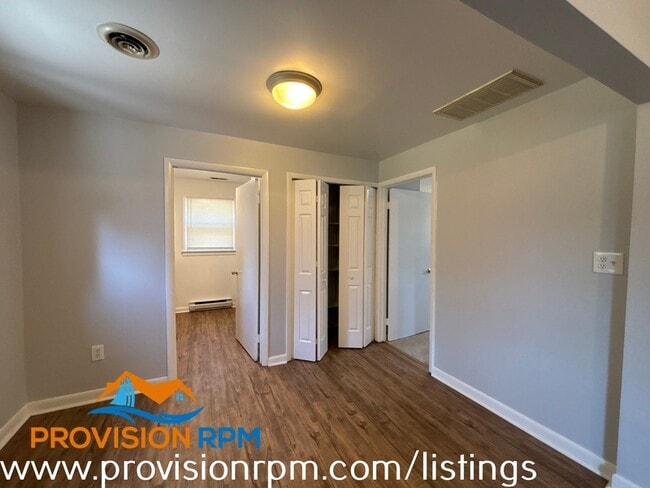 Building Photo - 322 Creek Blvd