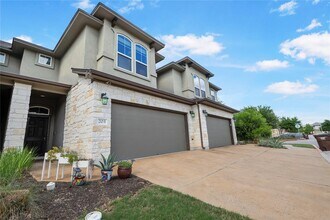 Building Photo - 13400 Briarwick Dr