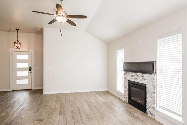 Building Photo - 508 NW 179th Cir