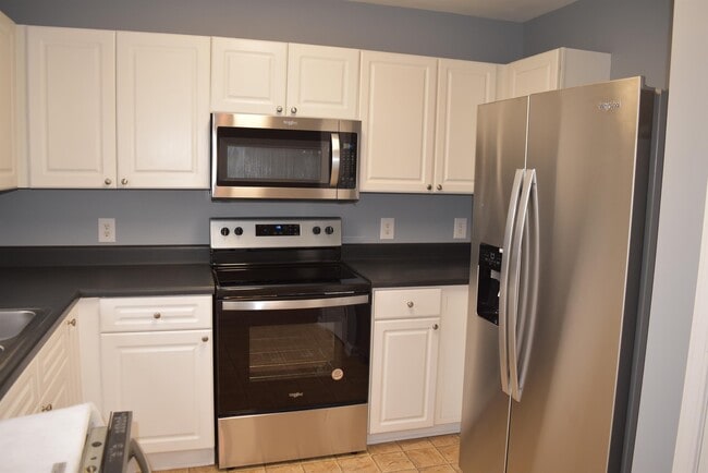 Building Photo - 3911 Hathaway Hills Dr