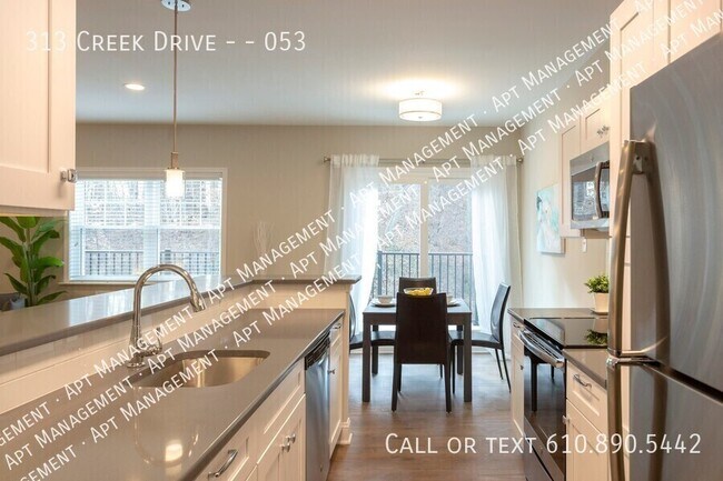 Building Photo - 313 Creek Dr