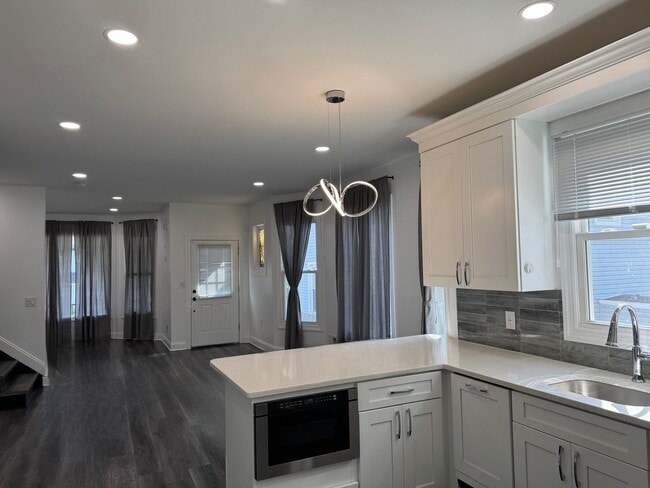 Building Photo - Stylish 3-Bedroom Home in Hackensack, NJ for Rent