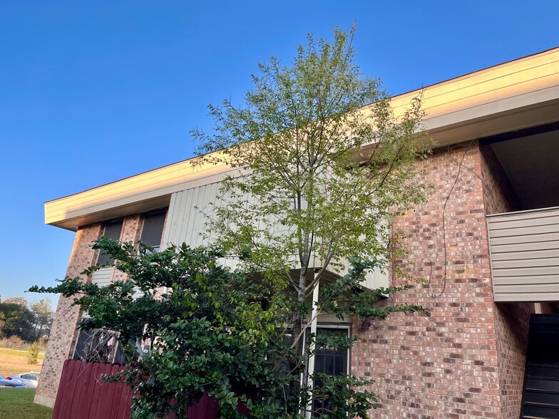 Balcony. - 305 Green Briar St