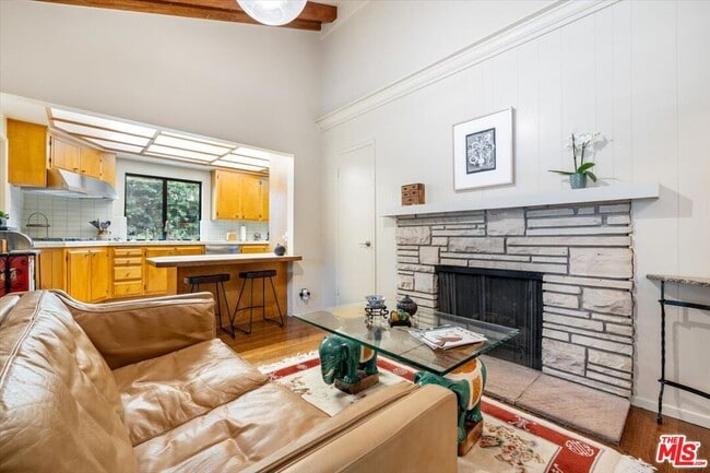 Building Photo - 5850 Mammoth Ave