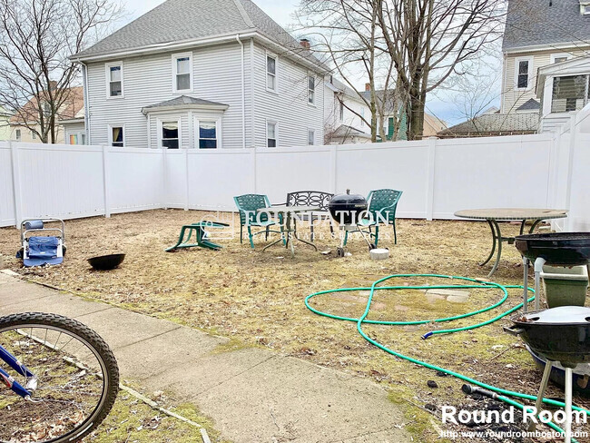 Building Photo - 68 Etna St