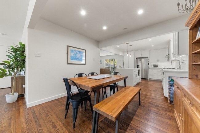 Building Photo - 8053 Claremont Dr