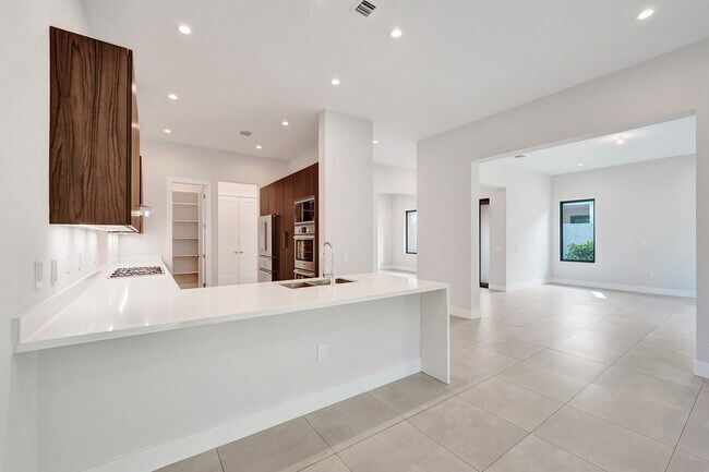 Building Photo - 5928 Brookfield Cir