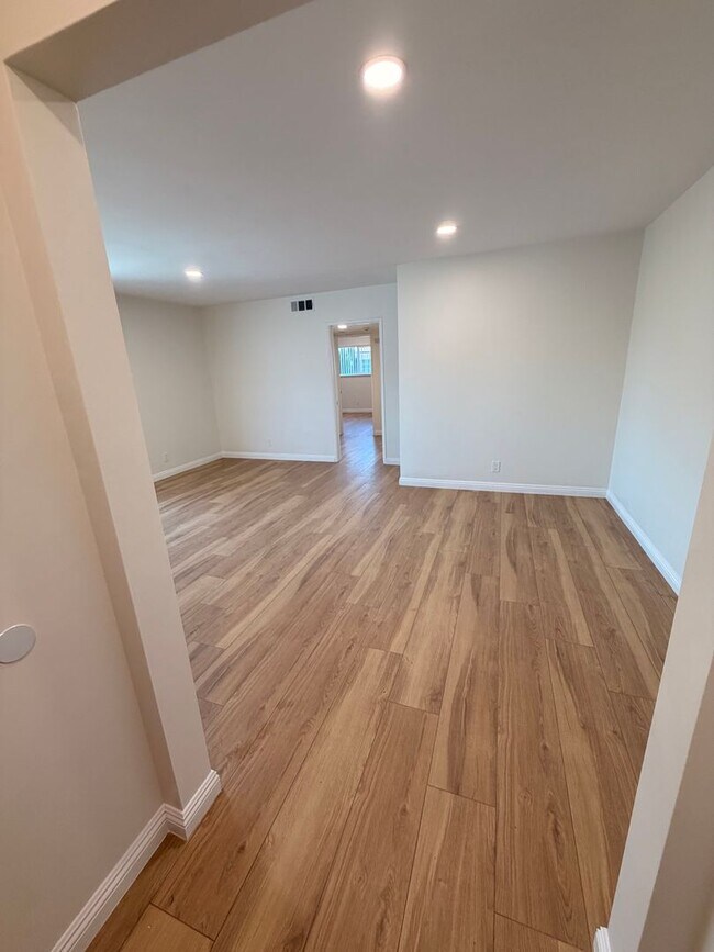 Building Photo - Completely Remodeled, Spacious 2 Bedroom Apartment For Rent w/ Parking!