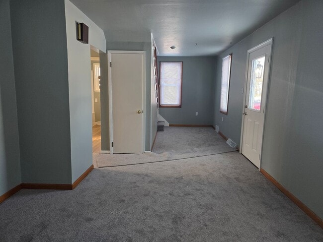 Building Photo - VIDEOTOUR: 3-Bedroom Country home with Garage and more! PETS WELCOME