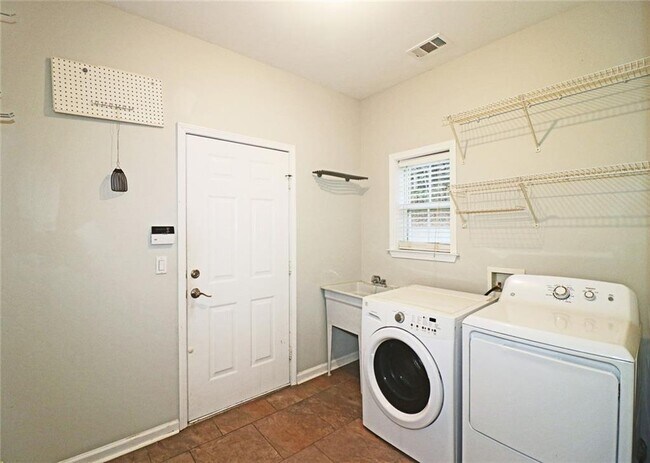 Building Photo - 100 Wiley Hills Trail