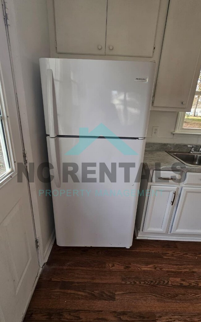 Building Photo - 332 Park Ave