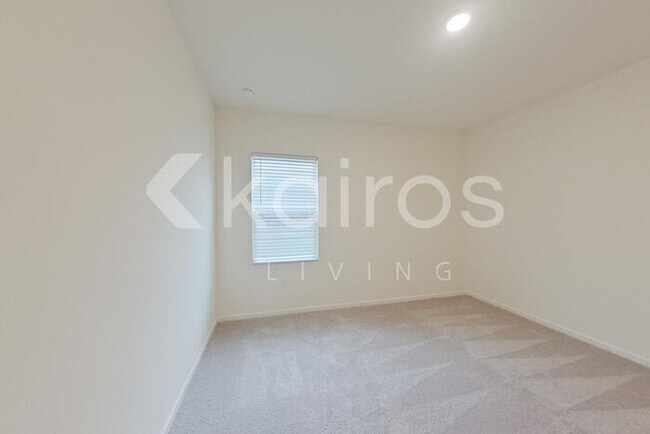 Building Photo - 631 Castillo Dr