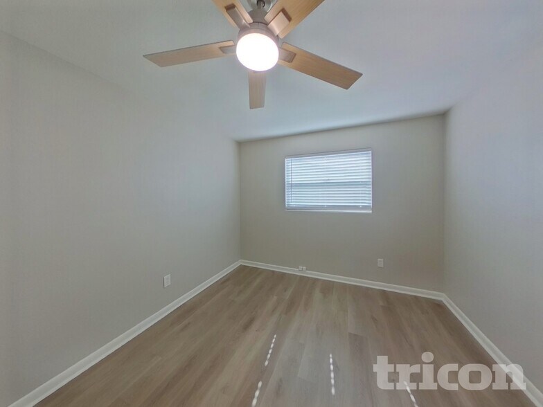 Building Photo - 1745 Woodridge Dr