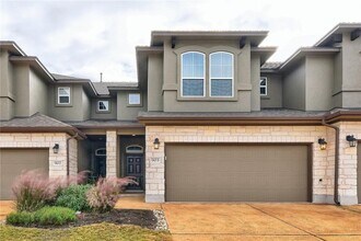 Building Photo - 13400 Briarwick Dr