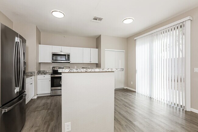 Building Photo - 1225 S Mansard