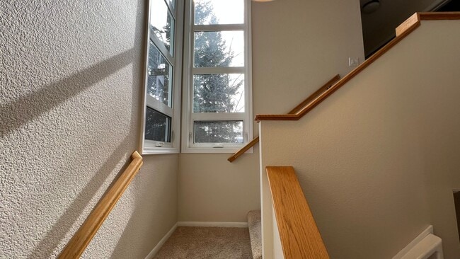 Building Photo - Lovely 2 Bedroom Townhouse Condo W/Garage - Corner Lot - Call Today!