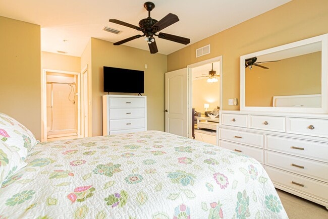 Building Photo - Peaceful Preserve-View Condo in Gated Blue Heron