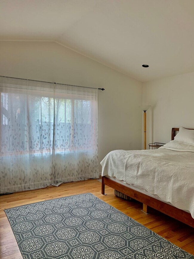 Building Photo - Gorgeous Gunbarrel Home on Cul-de-Sac!