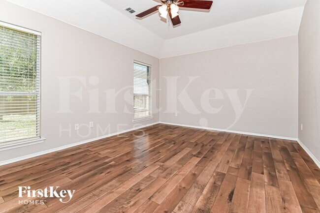 Building Photo - 2103 Cardinal Dr