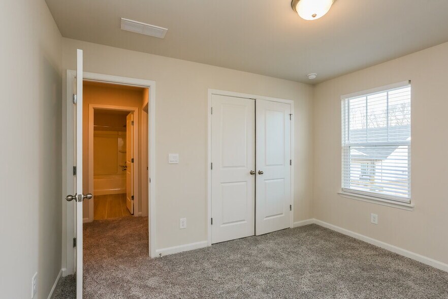 Building Photo - 5833 Hackberry Ln