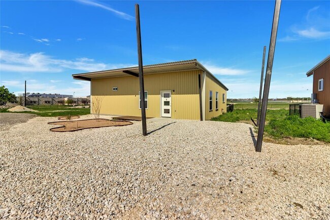 Building Photo - 1310 FM 487