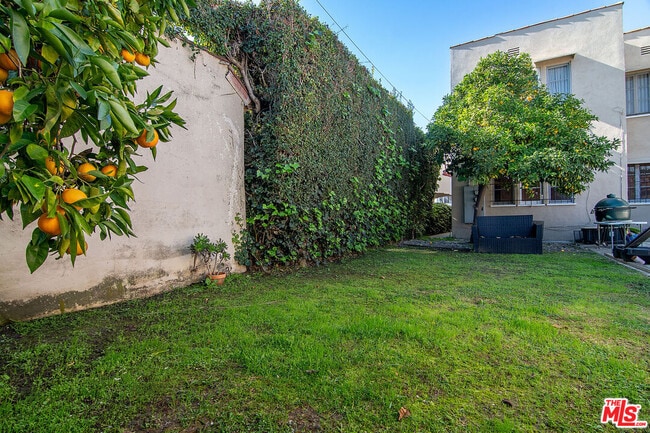 Building Photo - 1040 S Alfred St