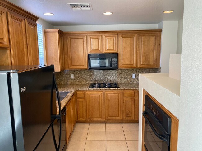 Building Photo - RENTER SPECIAL. HALF OFF JULY RENT.  Park Avenue Mid-Rise Condo. Balcony. Full Services HOA