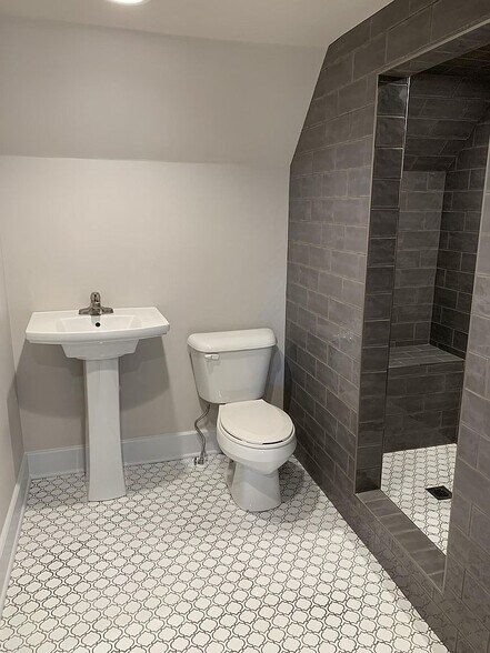 Building Photo - 200 1st Ave