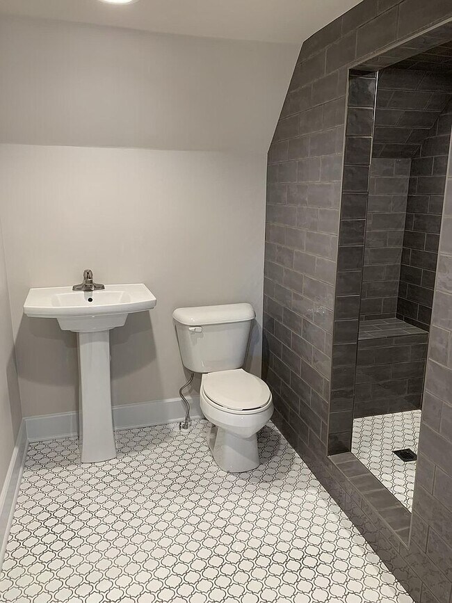 Building Photo - 200 1st Ave