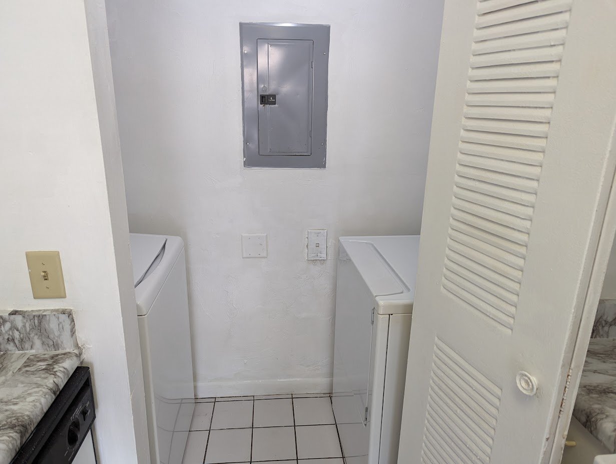 Building Photo - 3600 SW 23rd St