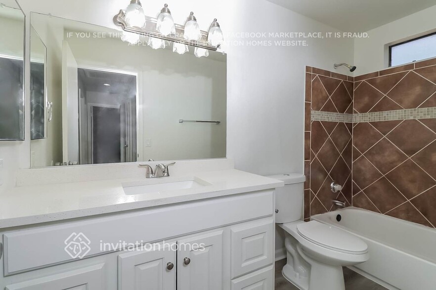 Building Photo - 10026 N 66th Ln