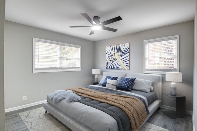 Building Photo - 2 Bed 1 Bath walking distance to downtown Chapel Hill and UNC