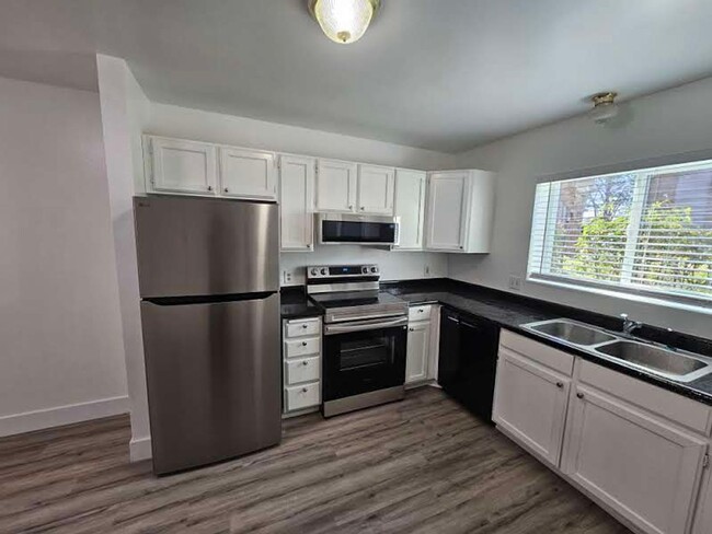 Building Photo - Cute 3 Bed 1 Bath Condo in Orem for Rent! ...