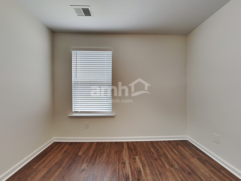 Building Photo - 7 Gardenia Dr