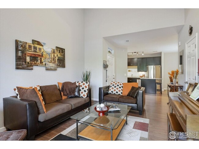 Building Photo - Gorgeous 3 Bed, 2 Bath Condo in Fantastic ...