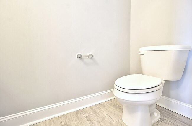 Building Photo - 566 Burke Dr